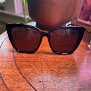 DIFF Chic Black Cat-Eye Sunglasses